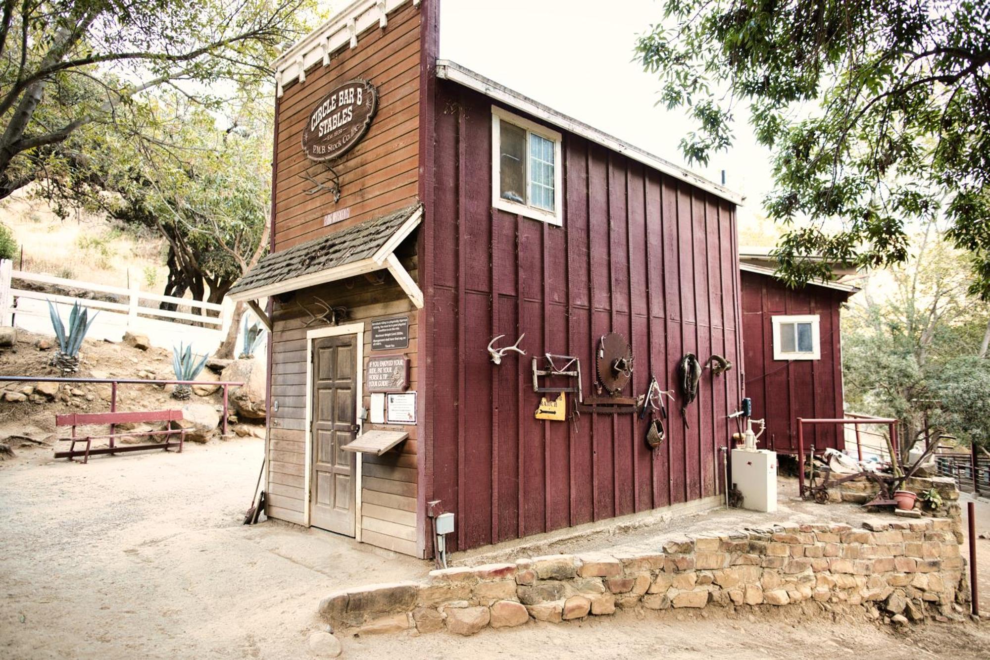 Отель Circle Bar B Guest Ranch Capitan Экстерьер фото